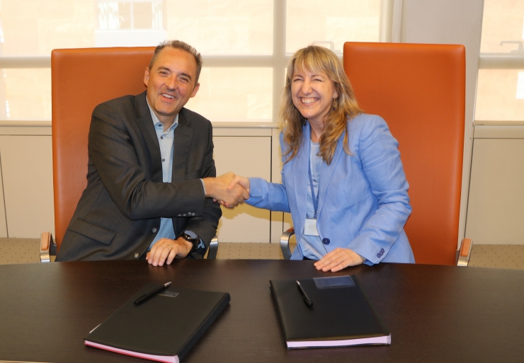 Jordi Nadal i Montserrat Guardia han signat l'acord.